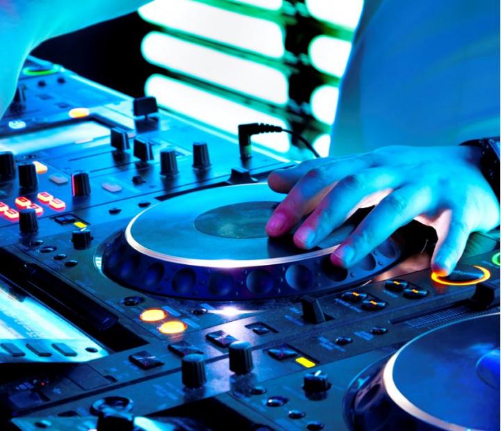 DJ y música electrónica con software libre