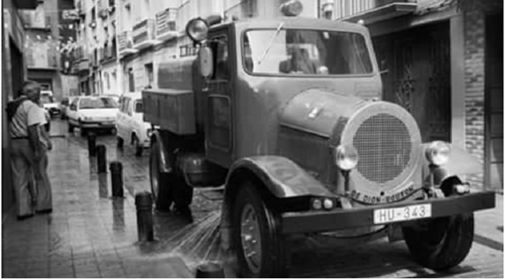 Centenario del camión de bomberos en Huesca