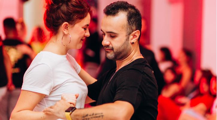 Baile en línea. Nivel medio. 