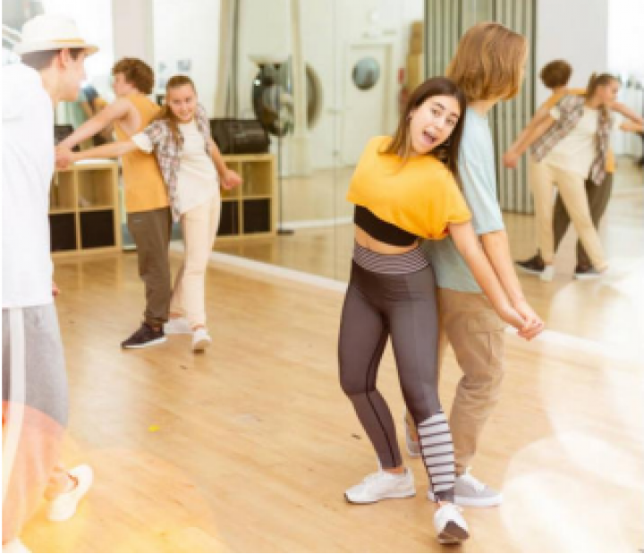 Baile en línea. Nivel Intermedio-Avanzado. 