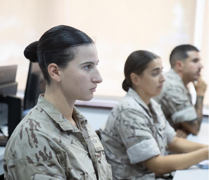 Incorporación e integración de la mujer a las Fuerzas Armadas españolas. Su aportación a la paz y seguridad Internacional