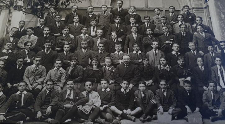 Fotografía de Luis Buñuel en la orla del Instituto de Zaragoza, en la mirada de Luis Alegre