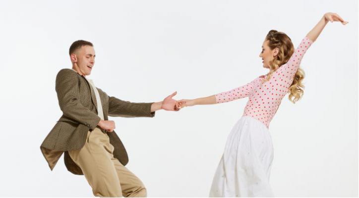 Baile en línea. Nivel inicial. (Martes 17h)