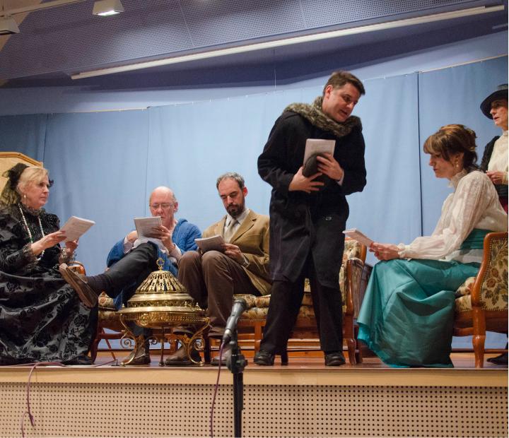 Teatro leído. El caso del señor vestido de violeta. 6 de mayo