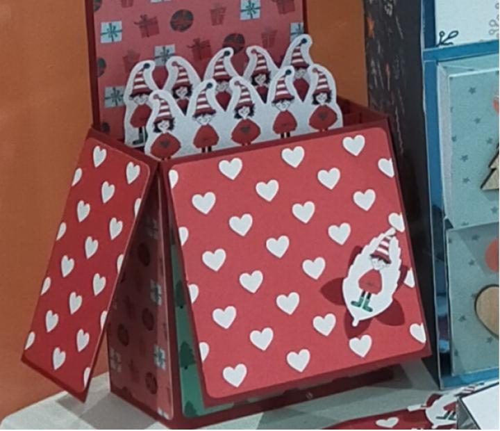 Aprende a crear una tarjeta caja pop-up navideña