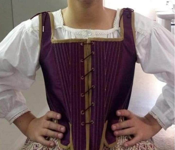 Confección de indumentaria tradicional aragonesa. Martes