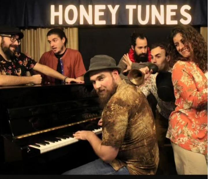 Música en la Plaza. Honey Tunes