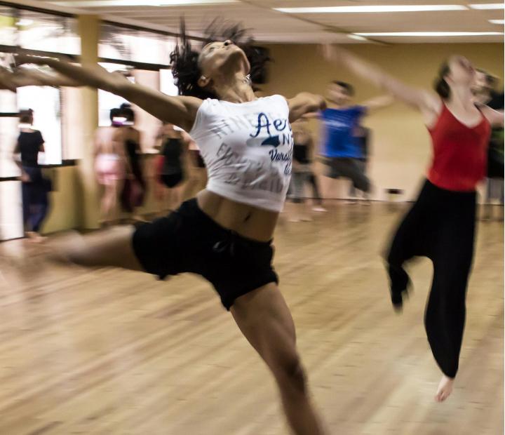 Baile en línea avanzado. 1º cuatrimestre. Martes, de 17 a 18 h