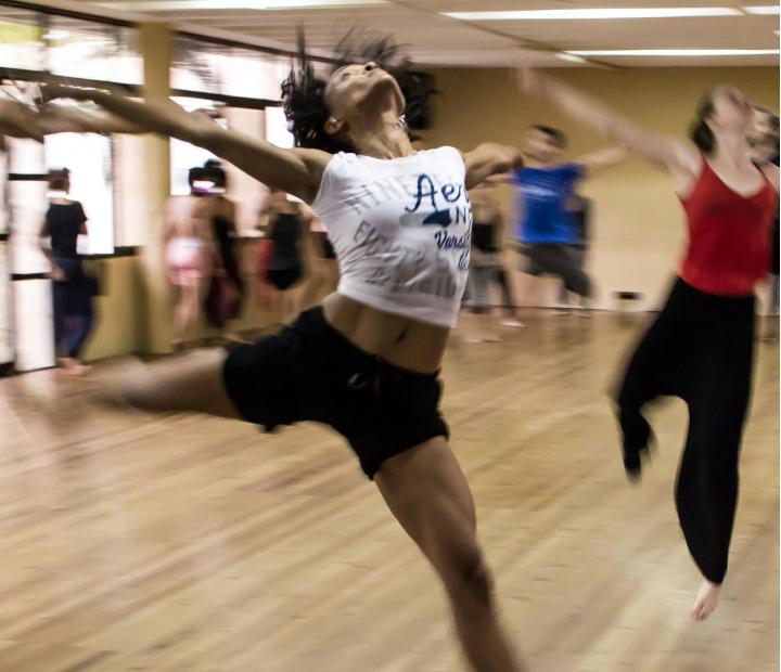 Baile en línea avanzado. 1º cuatrimestre. Jueves, a las 17 h