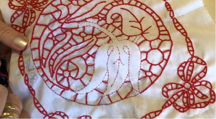 Labores de aguja con Sara