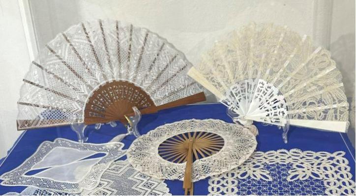 Encaje de bolillos y bordado en tul con Sara