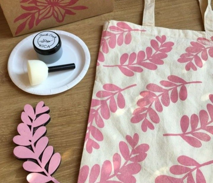 Pintura sobre tela: Bolsas y neceseres