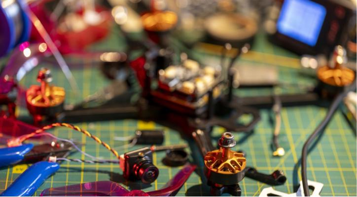 Montaje y mantenimiento de drones. Semiprofesional