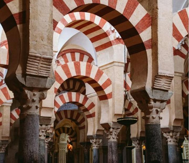 Del desierto al palacio. La formación del arte islámico y Al-Ándalus