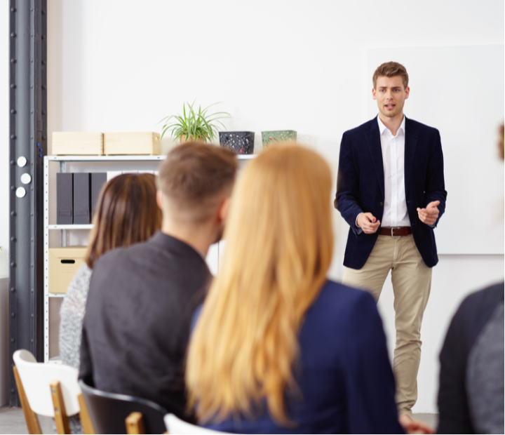 Pensar estratégicamente en tiempos de incertidumbre: Más allá del DAFO