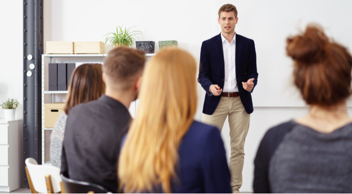 Pensar estratégicamente en tiempos de incertidumbre: Más allá del DAFO