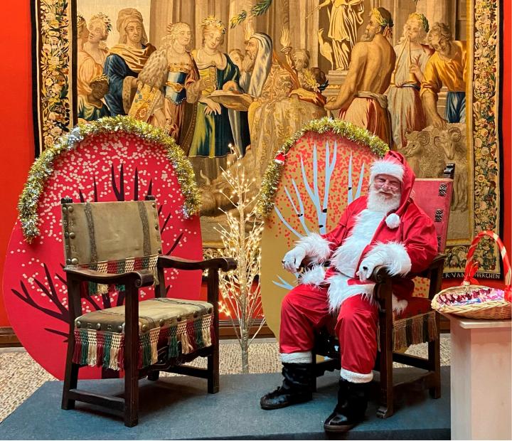 Una mañana de Navidad con Papá Noel y su elfo