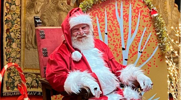 Una mañana de Navidad con Papá Noel y su elfo