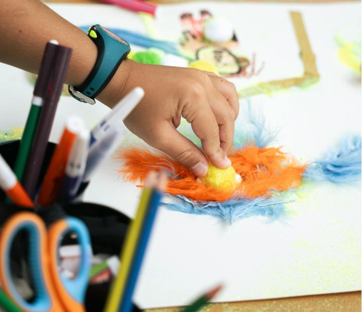 Escuela de Arte para niños. Técnicas mixtas, experimentando con texturas
