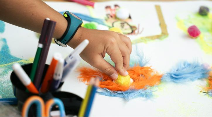 Escuela de Arte para niños. Técnicas mixtas, experimentando con texturas
