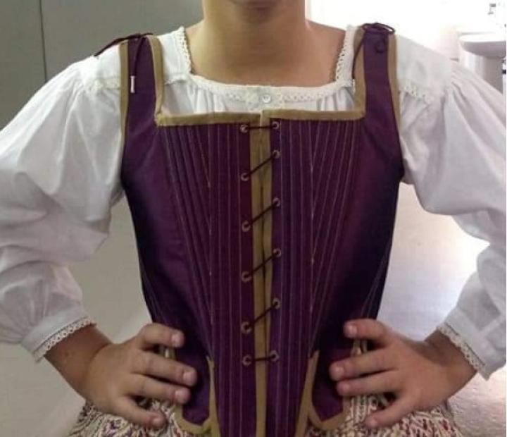 Confección de indumentaria tradicional aragonesa