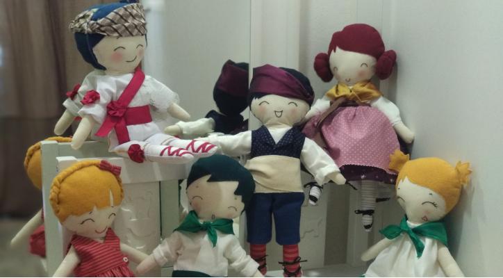 Confección de indumentaria tradicional aragonesa. Martes