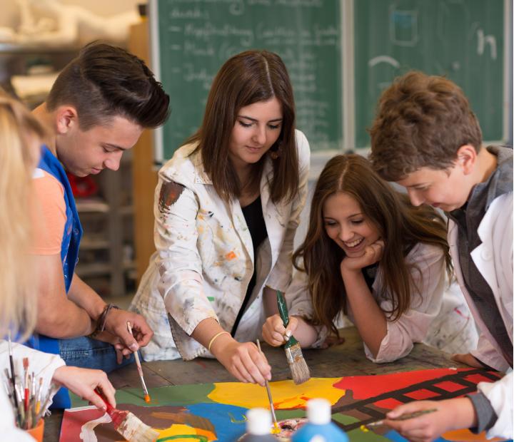 Escuela de arte para niños y jóvenes. Dibuja, pinta y modela