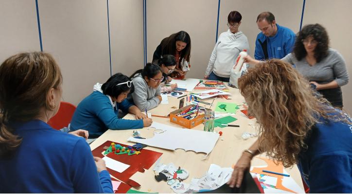 VOLUNTARIADO: Taller de decoración navideña con personas con discapacidad