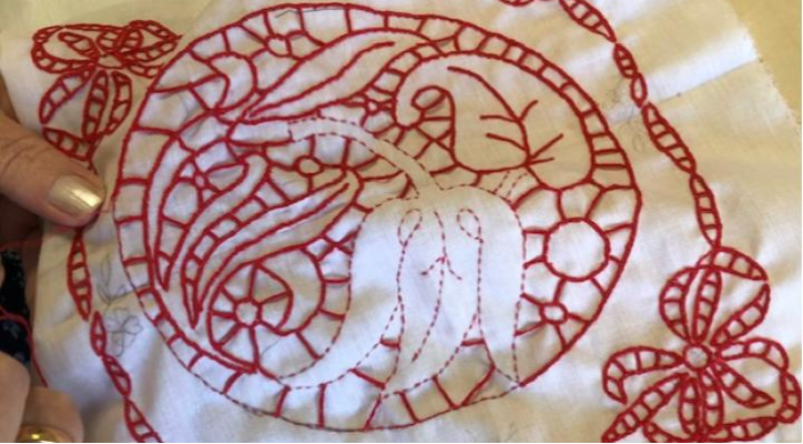 Labores de aguja con Sara