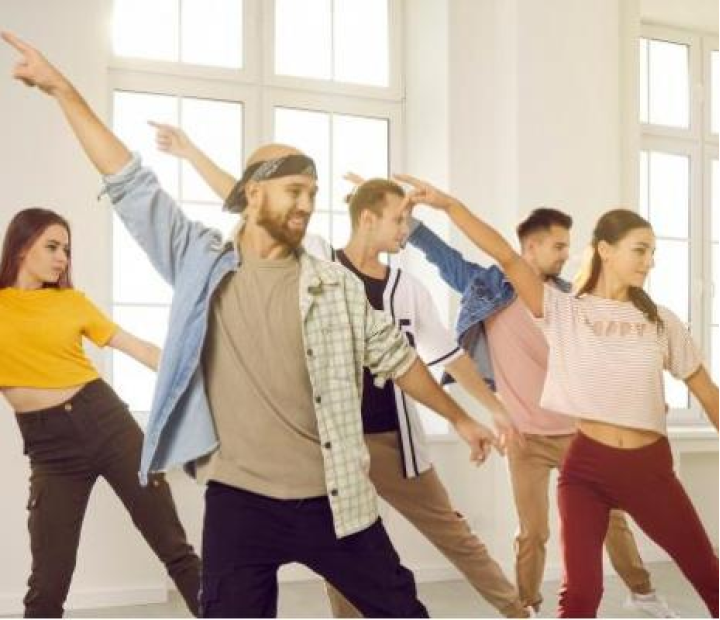 Baile en línea avanzado. 2º cuatrimestre. Martes, a las 17 h