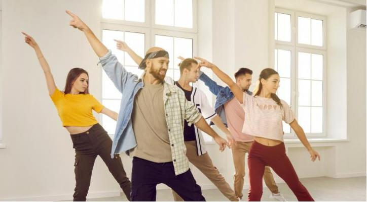 Baile en línea avanzado. 2º cuatrimestre. Jueves, a las 17 h