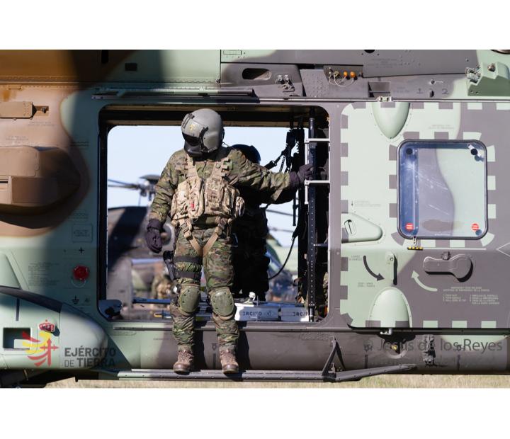 Entre Soldados. Fotografías de Jesús de los Reyes