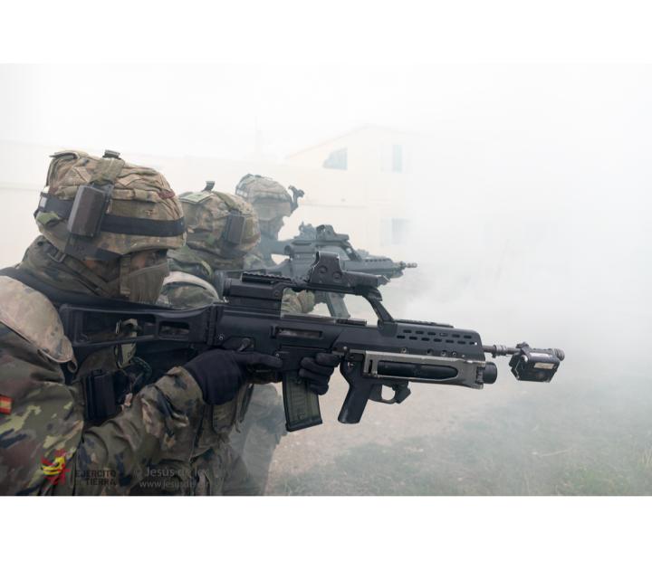 Entre Soldados. Fotografías de Jesús de los Reyes