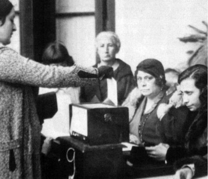 Mujeres políticas: la participación femenina en el republicanismo histórico español.
