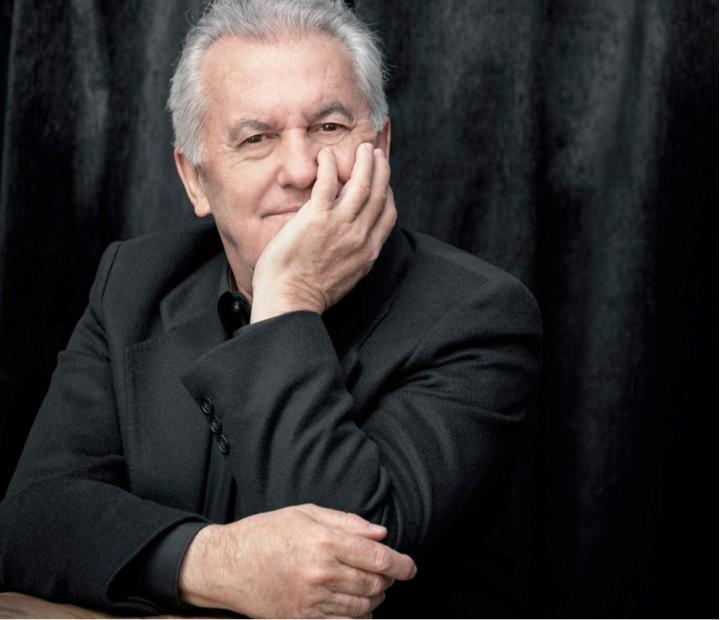 El cantante Víctor Manuel, en el Foro Fundación Ibercaja 