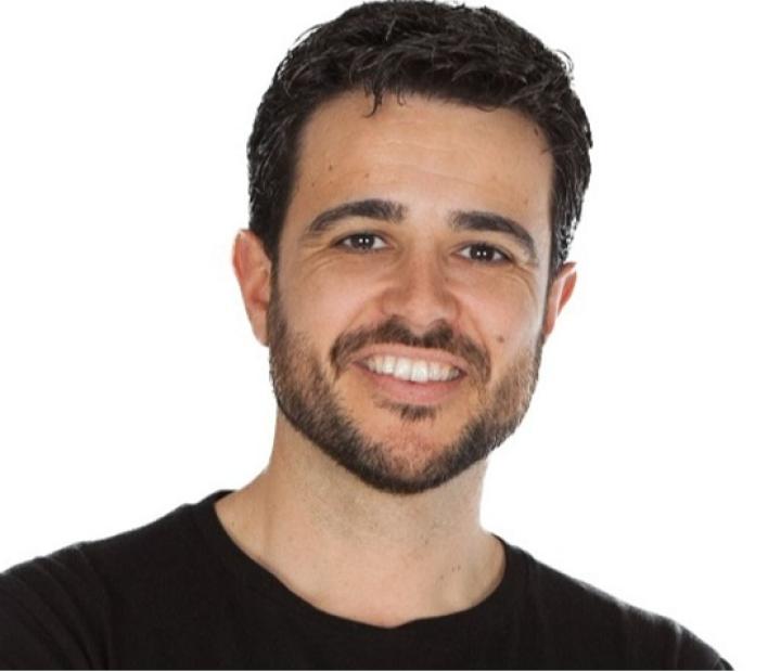 De centros físicos a liderar el mercado de habla hispana