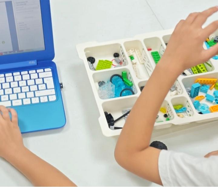 Pequeños creadores de historias con LEGO. De la idea... al cuento