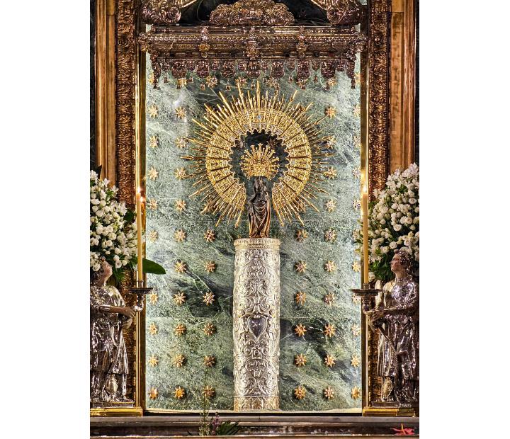 Manto joya a Nuestra Señora del Pilar