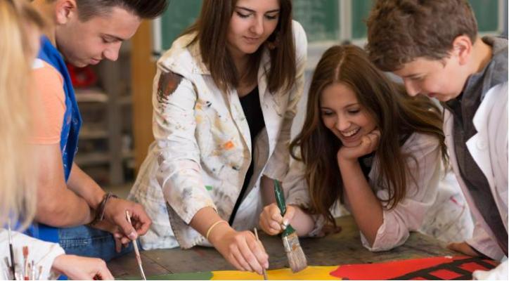 Escuela de arte para niños y jóvenes. Dibuja, pinta y modela