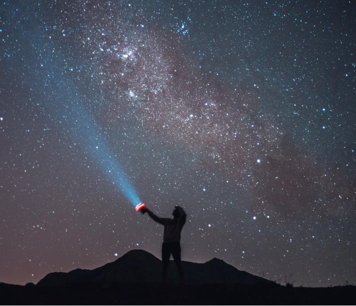Descifrando el universo. Un paso más hacia las estrellas en el Mes de la Ciencia