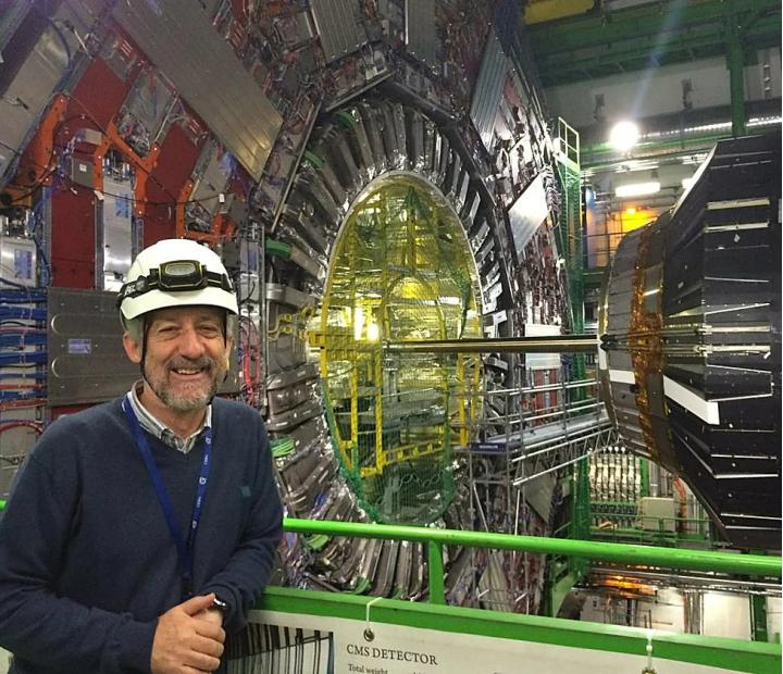 Cuestiones abiertas acerca del origen y evolución del Universo visto con los grandes aceleradores de partículas. Alberto Ruiz Jimeno