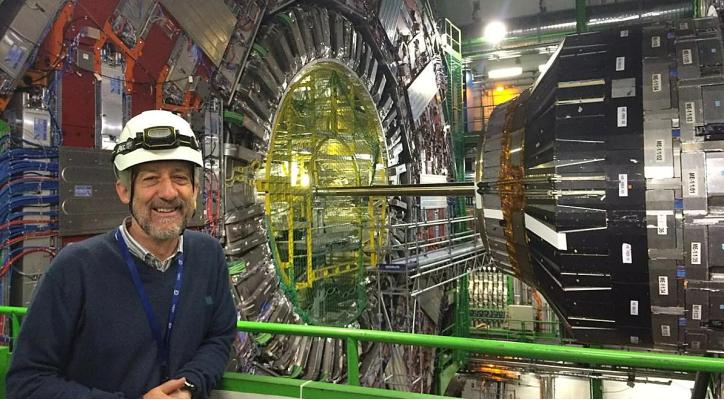 Cuestiones abiertas acerca del origen y evolución del Universo visto con los grandes aceleradores de partículas. Alberto Ruiz Jimeno