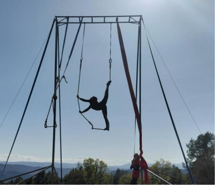 Taller de aéreos con Malaika circo