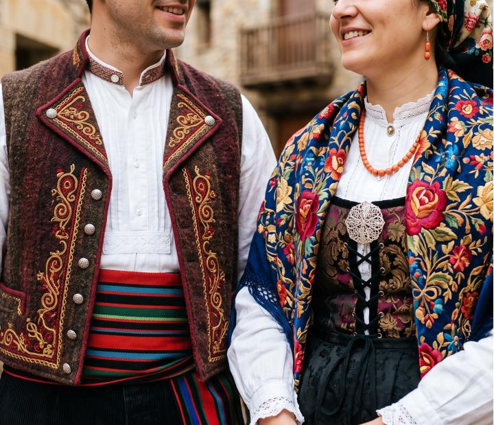Confección de indumentaria tradicional aragonesa