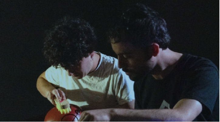 Percusión experimental; escucha activa e improvisación sonora 