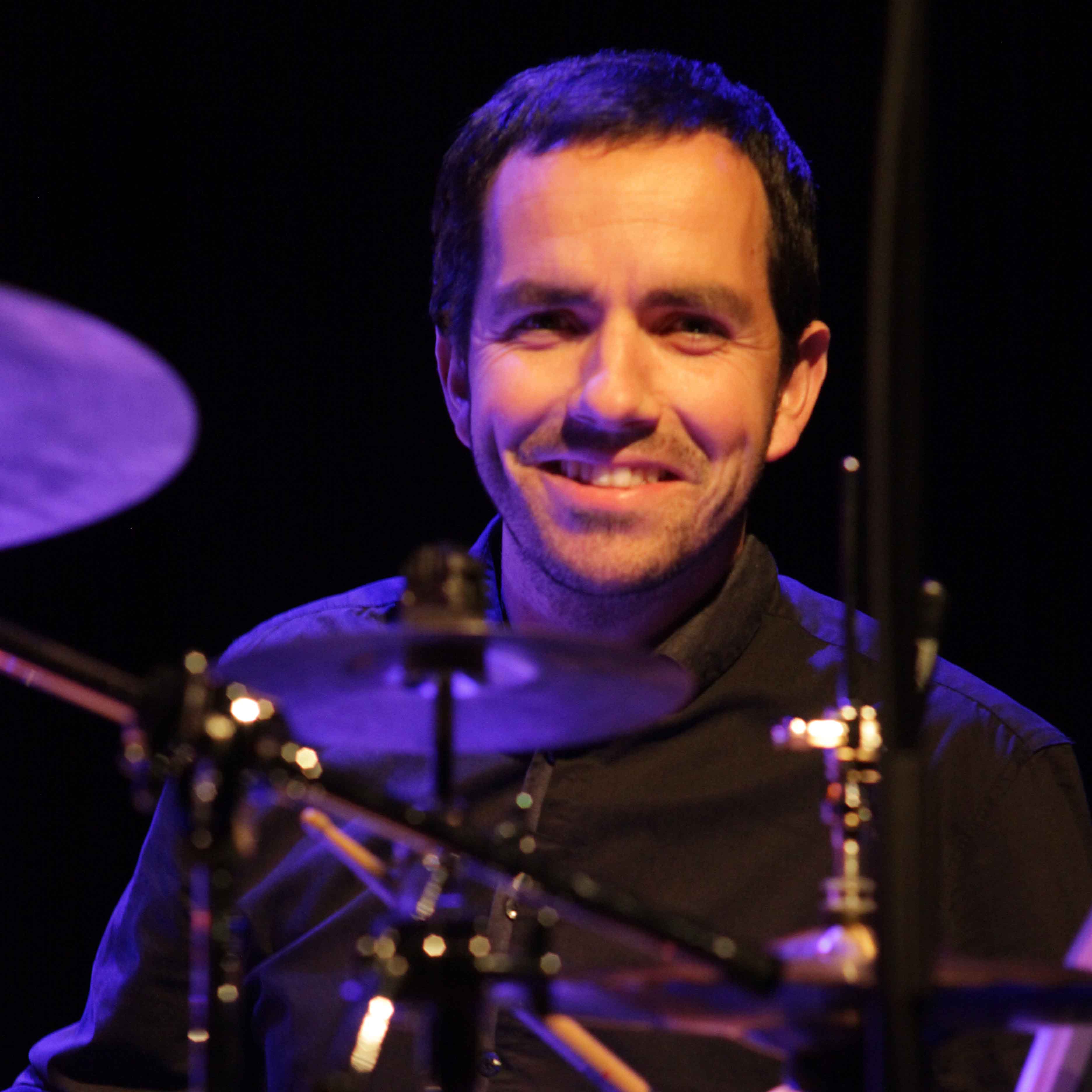 Taller. Depende de los 2