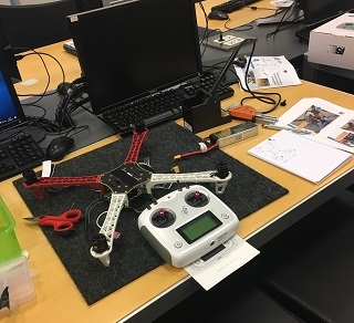 Taller de montaje y mantenimiento de drones