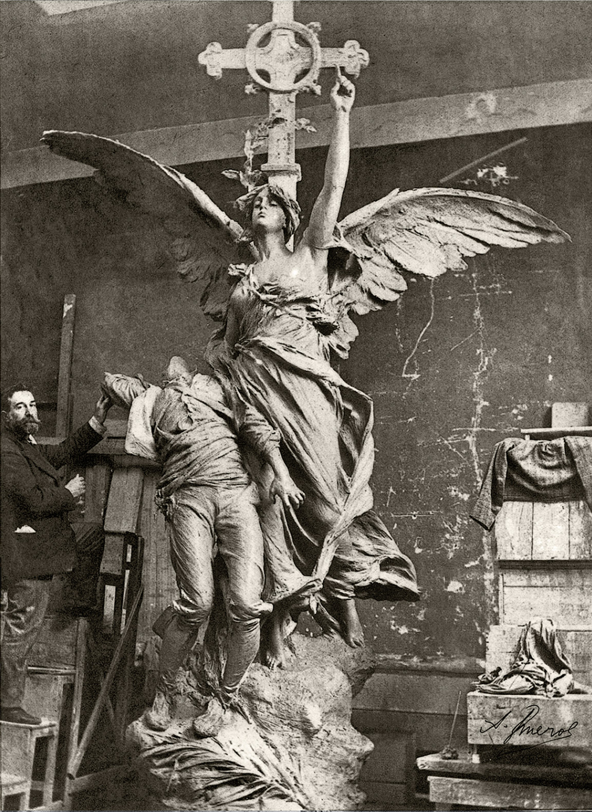 Dos grupos escultóricos de Agustín Querol distantes casi 8.000 Kilómetros