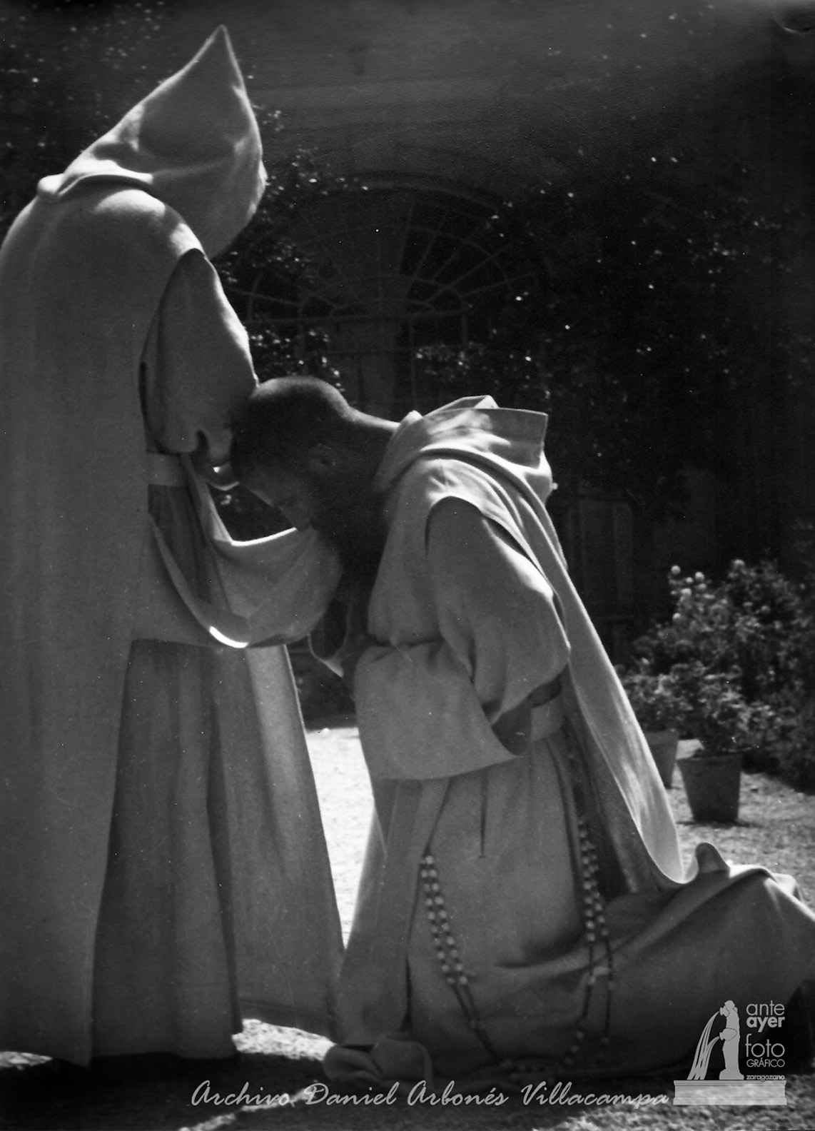 Uno de los cartujos busca el consuelo