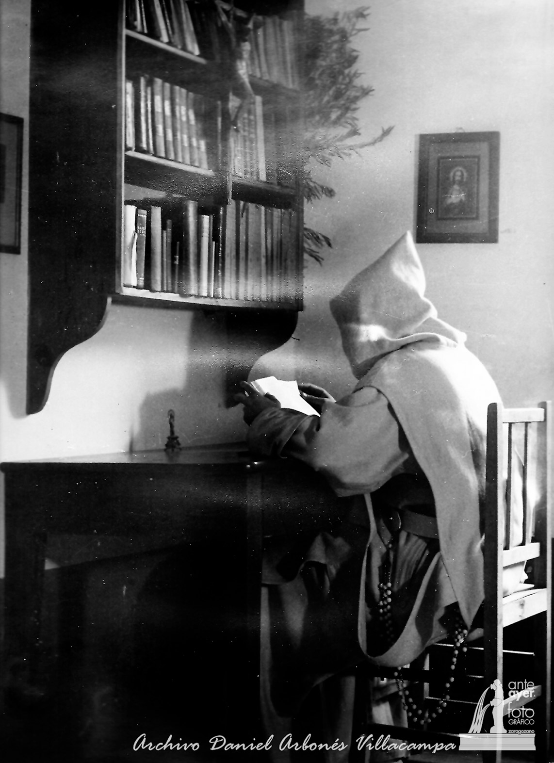 Rincón de estudio en una de las celdas